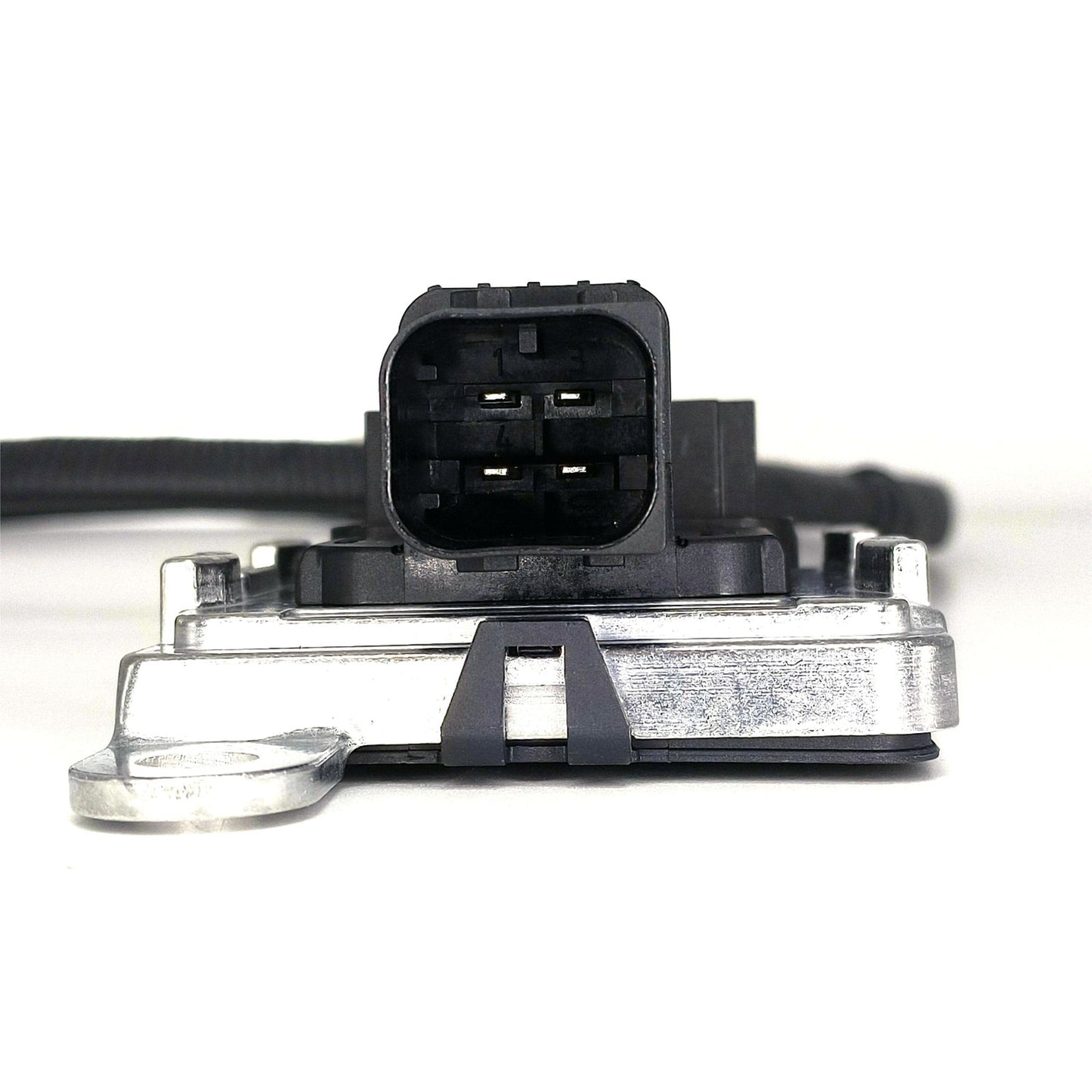Diesel Inlet Nitrogen Oxide Sensor A0101531928 For Mercedes-Benz Detroit DD13 DD15 DD16 12V