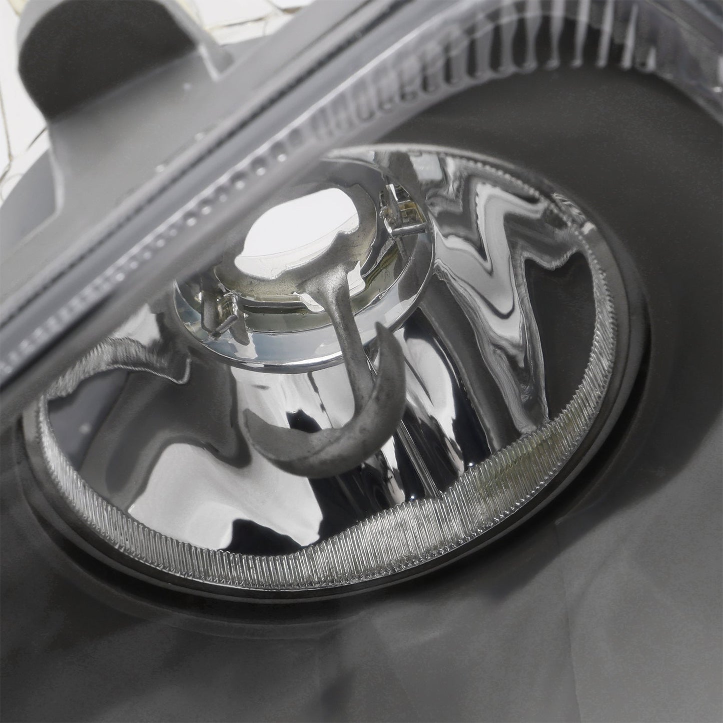 Right Front Fog Light Lamp For Volvo XC90 I 2.5L 3.2L 4.4L 03-14 31111183