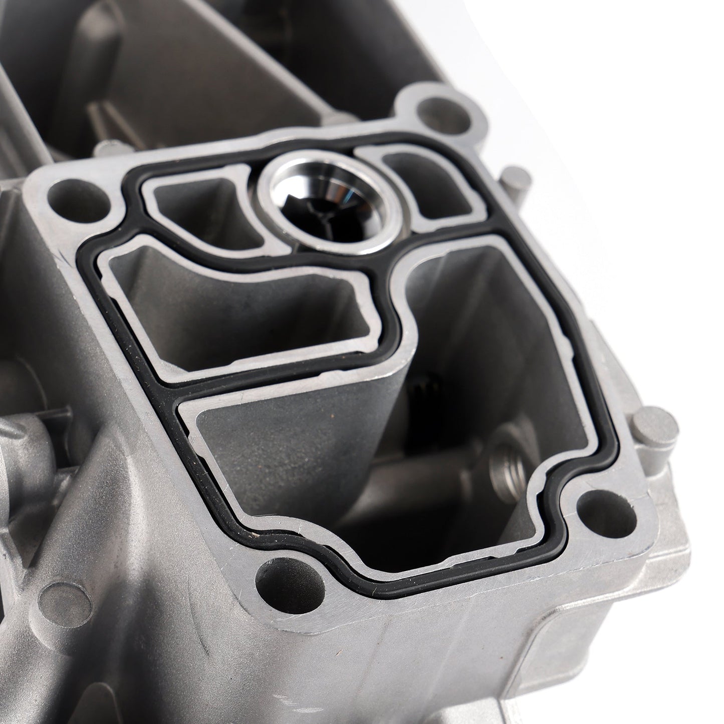 Sedan Engine Oil Cooler Filter Housing For BMW 323Ci 323i E46 1999-2000 11421713838 1713838