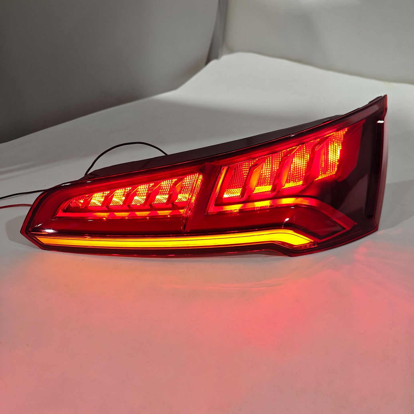 2017-2020 Audi Q5 MK2 PRE-FACELIFT Right Rear Tail Light Lamp LED 5 PIN 80A945094B