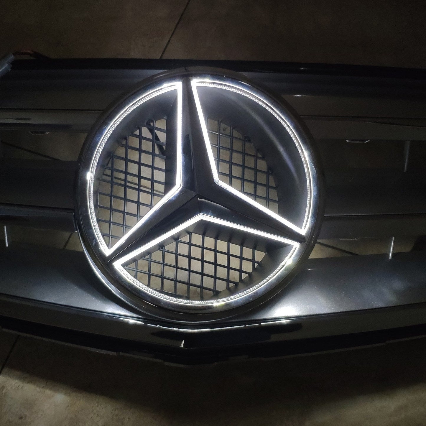 Front Grille Fit For Benz W204 C300 C350 2008-2014 W/LED Emblem CHR